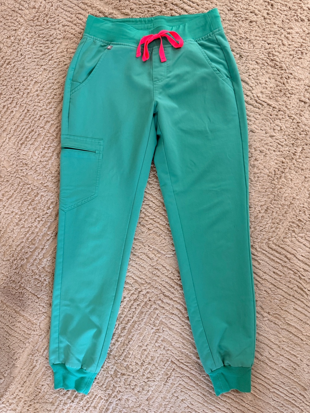 ⭐️SURGICAL GREEN Figs scrub pants- ‼️LIMITED EDITION COLOR‼️💚